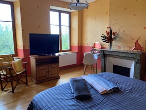 1 bedroom, desk, soundproofing, iron/ironing board