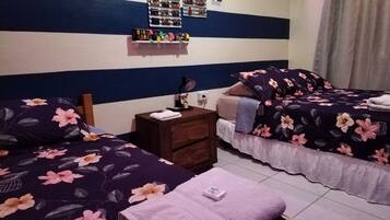 1 sovrum, skrivbord, strykjärn/strykbräda och gratis wi-fi