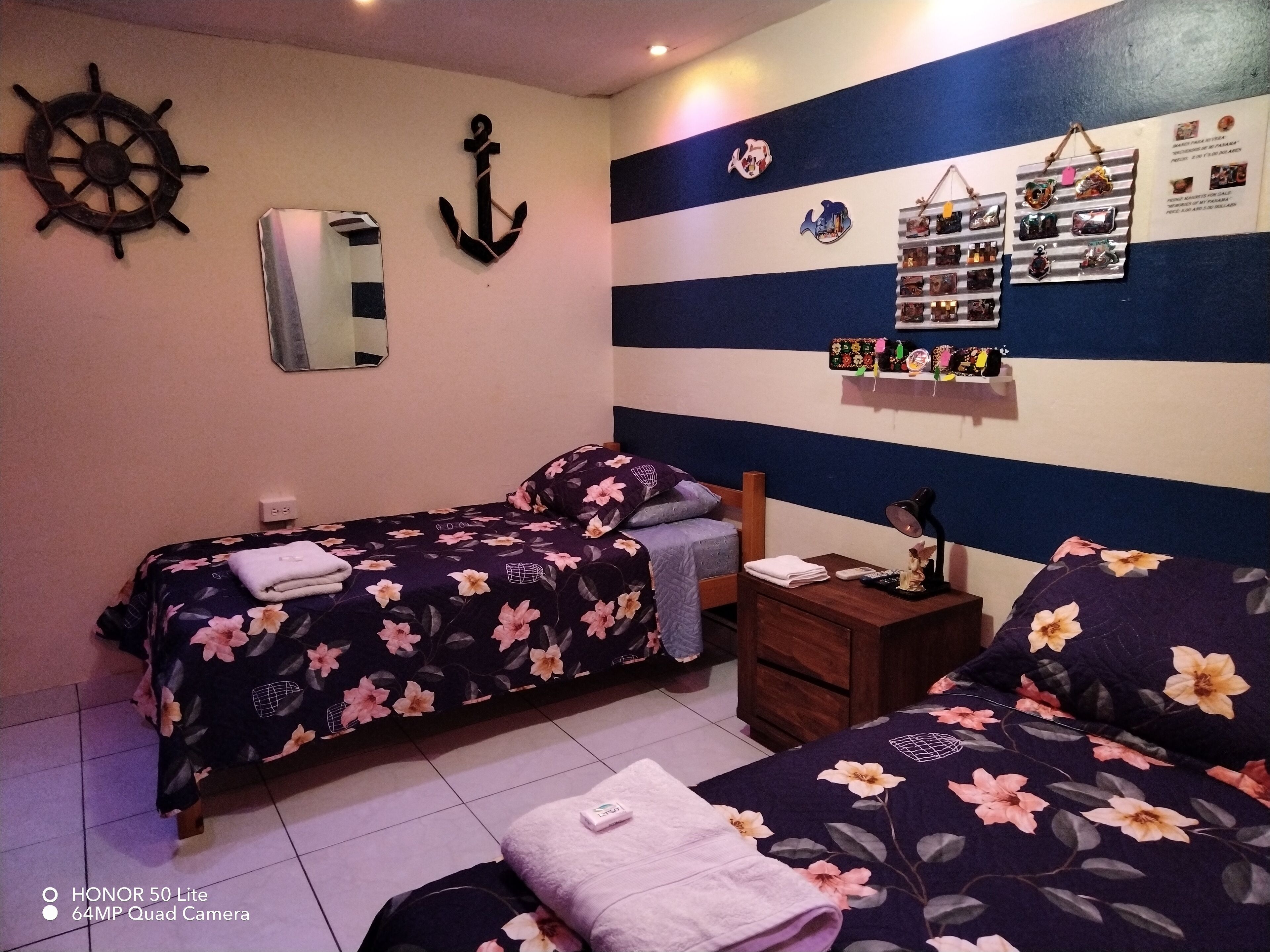 1 habitación, escritorio, tabla de planchar con plancha y wifi gratis 