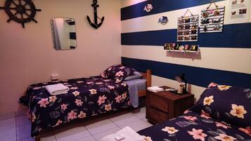 1 sovrum, skrivbord, strykjärn/strykbräda och gratis wi-fi