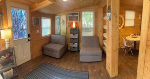 Smart-TV, Kamin, Bücher