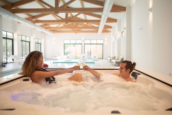Couples treatment rooms, sauna, hot tub, steam room, Turkish bath