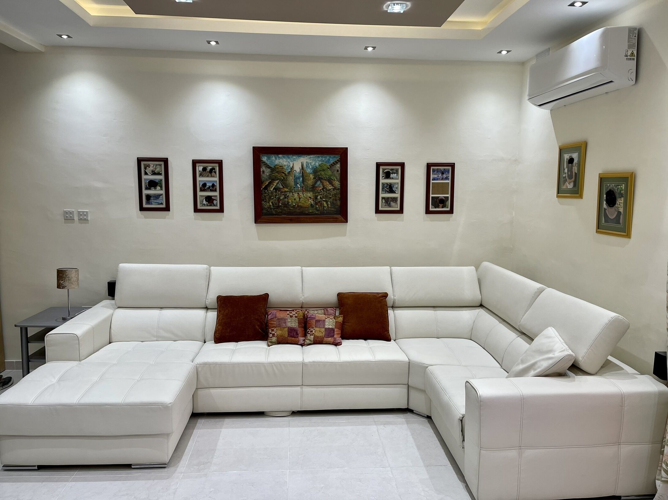 Apartment | Living room | 30-inch TV with cable channels