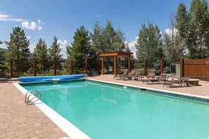 Piscine extérieure, piscine chauffée