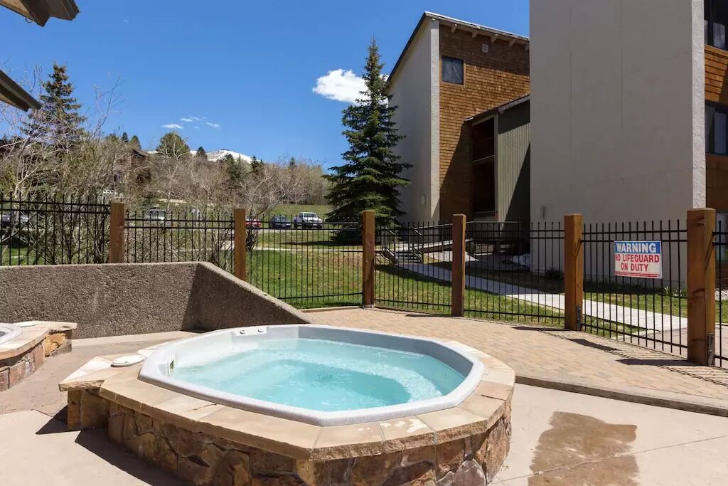 Baignoire à remous extérieure