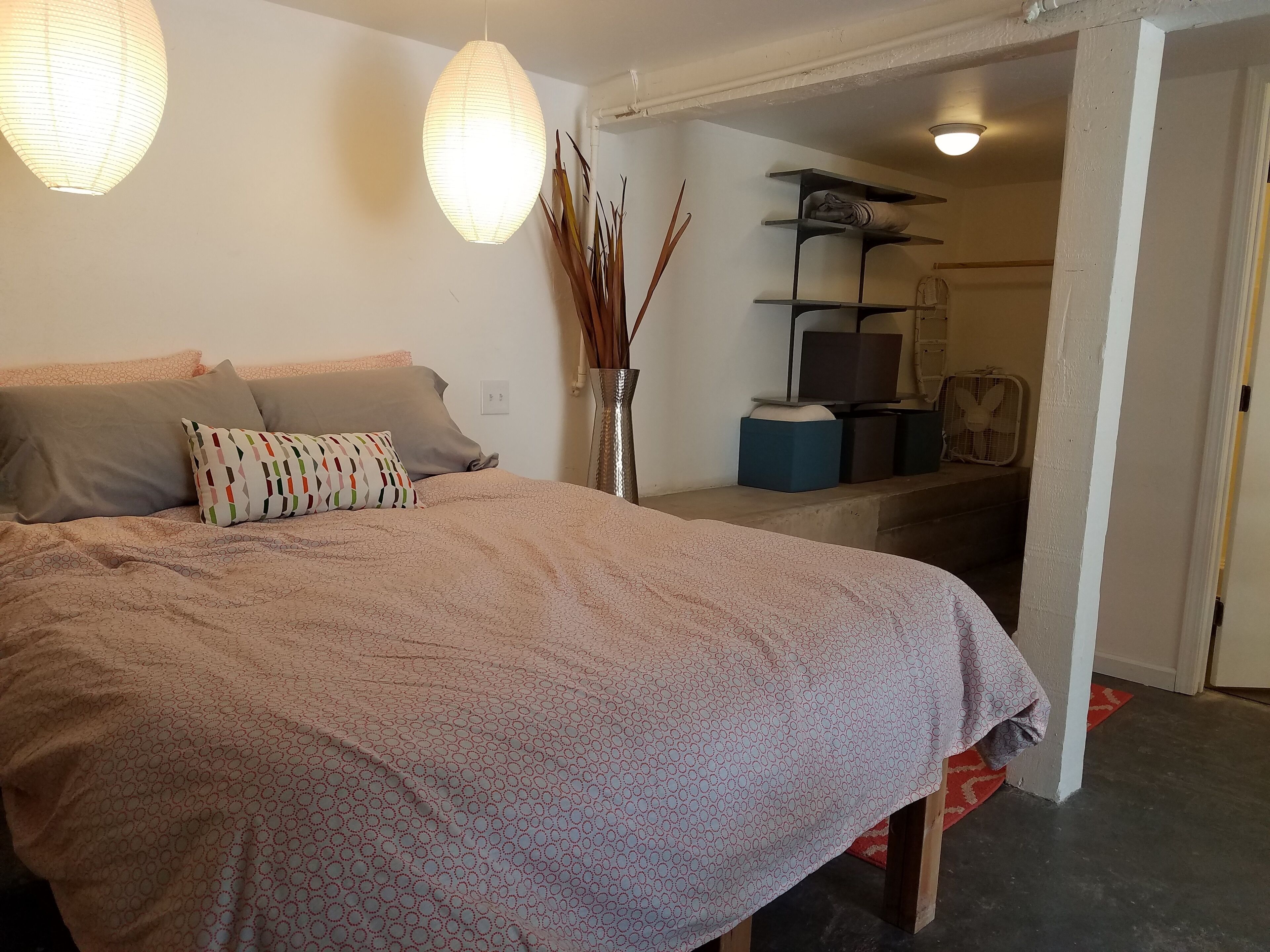Modern lofty studio in Midtown / Charming Old SW - pets welcome