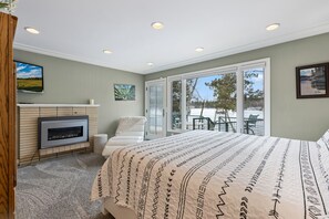 5 chambres, bureau, fer et planche à repasser, lit parapluie