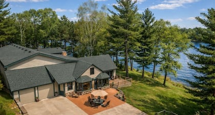 6000 Sq Feet w/Year Around Indoor Pool-King Beds