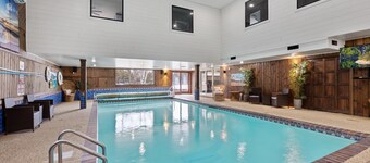 6000 Sq Feet w/Year Around Indoor Pool-King Beds