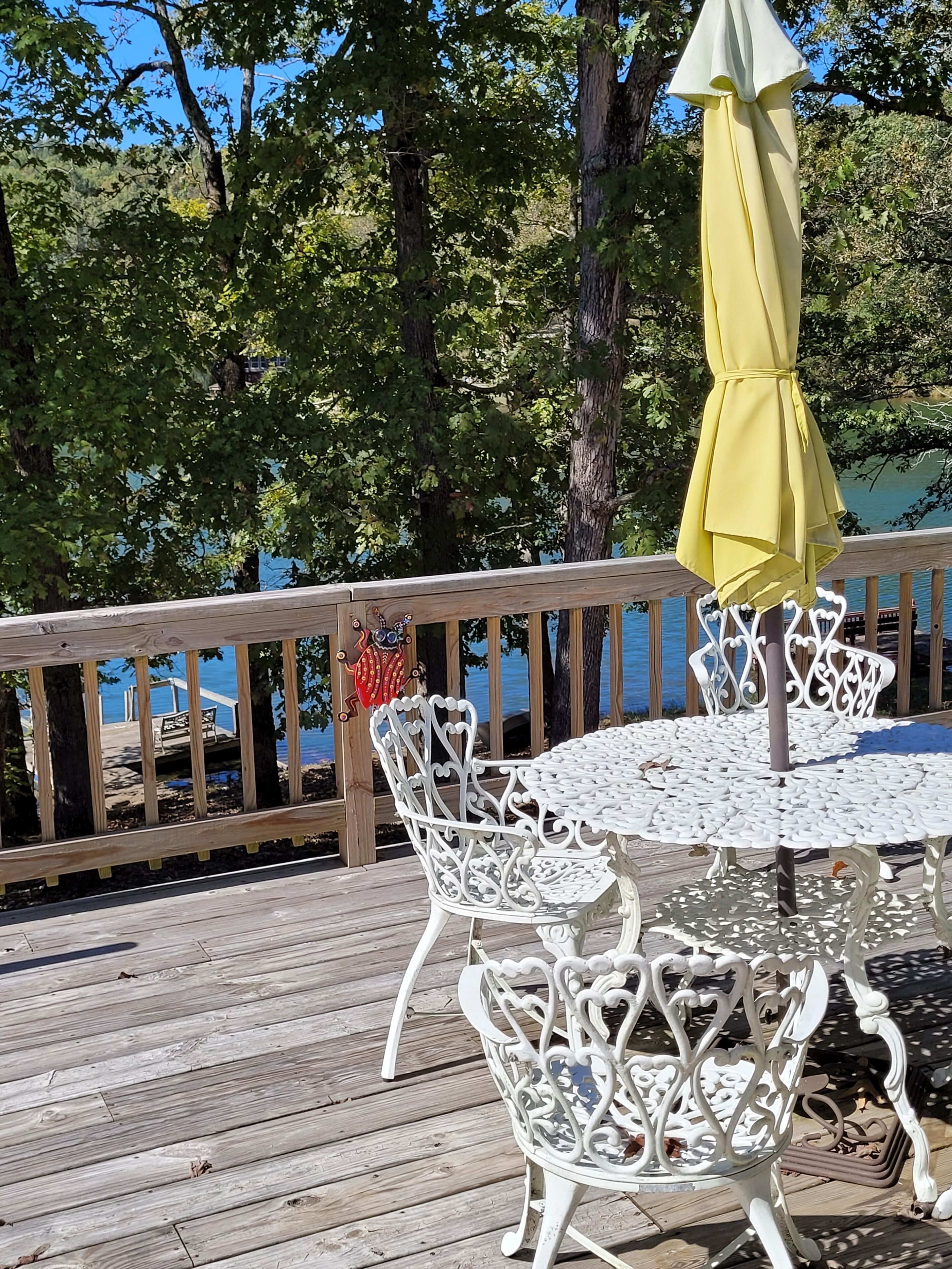 Peaceful Lake House Getaway 