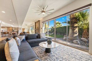 Smart TV, fireplace, offices, computer monitors - Chino Canyon, Mid Century Modern, Palm Springs Hills Estate (Palm Springs)