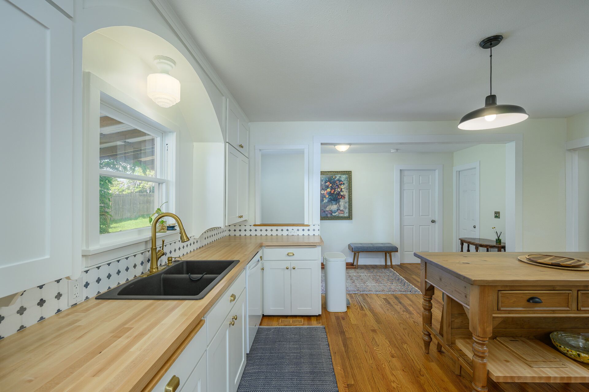 Updated & Rustic 1912 Carlton Farmhouse - in Town!