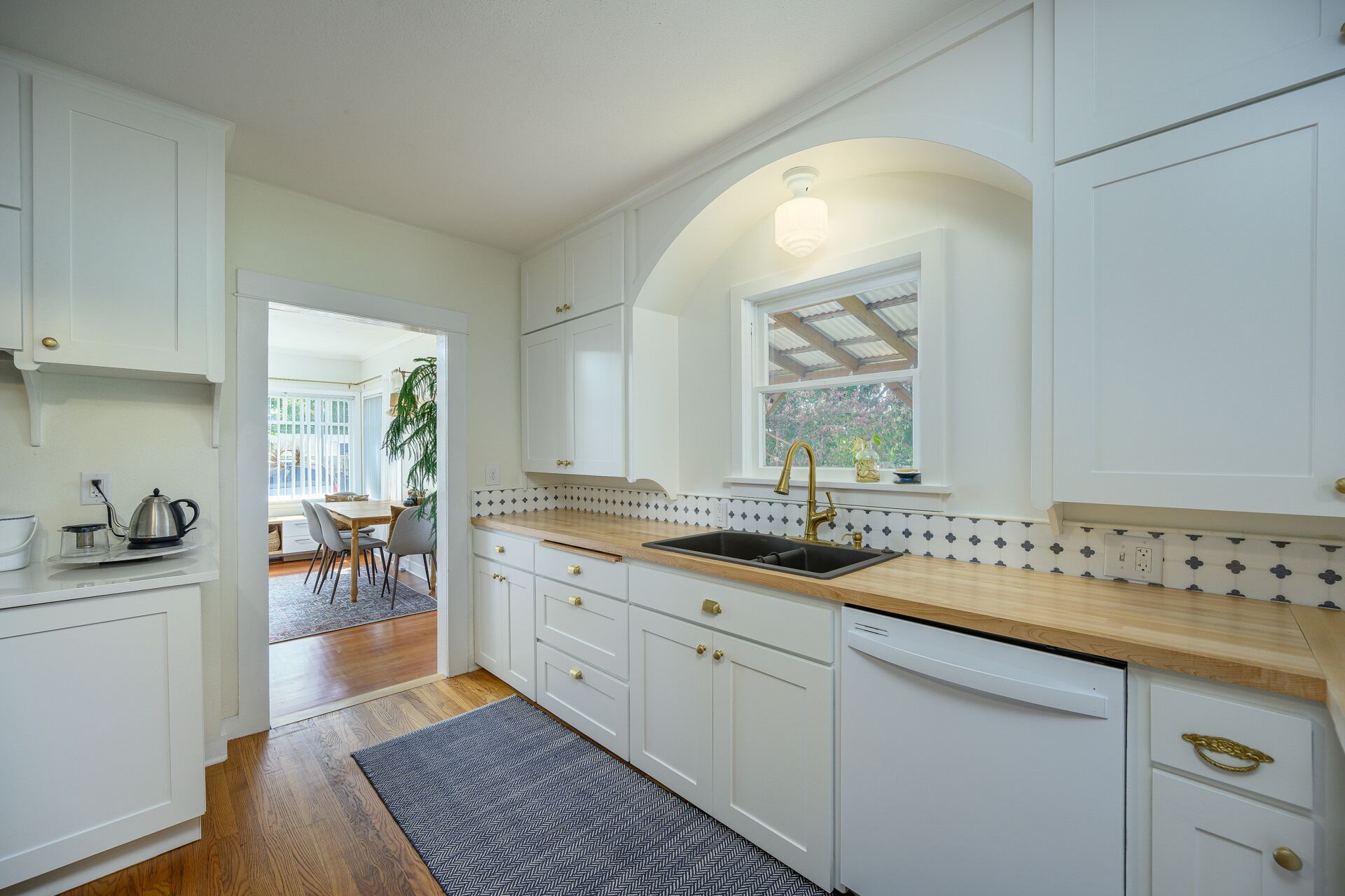 Updated & Rustic 1912 Carlton Farmhouse - in Town!