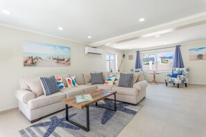 TV connectée, table de tennis de table, livres, médiathèque