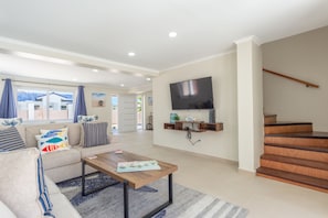 TV connectée, table de tennis de table, livres, médiathÚque