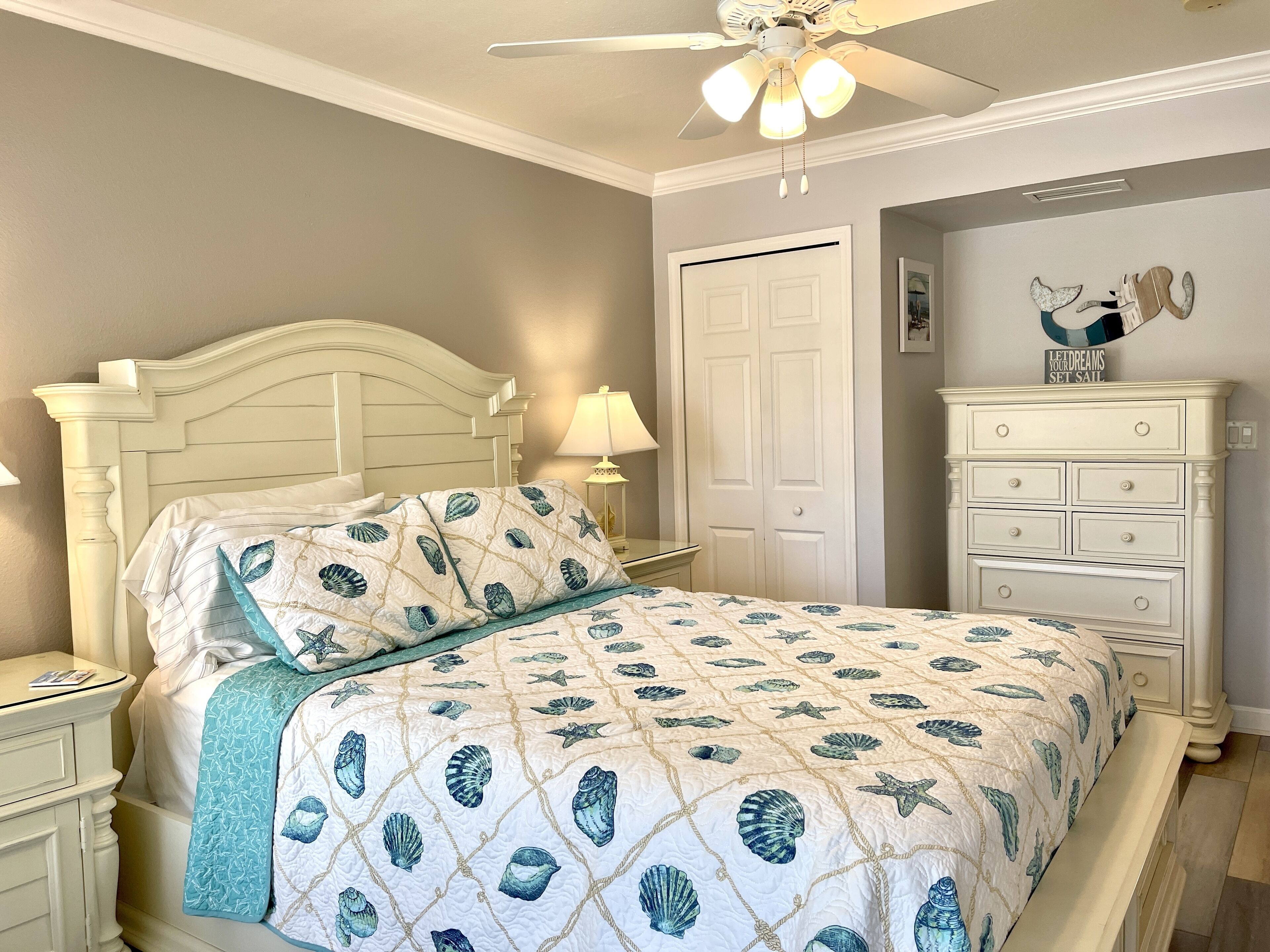 A Bldg. Overlooks Pool, Intra-coastal, Upstairs, Walk to Beach, Newly updated!