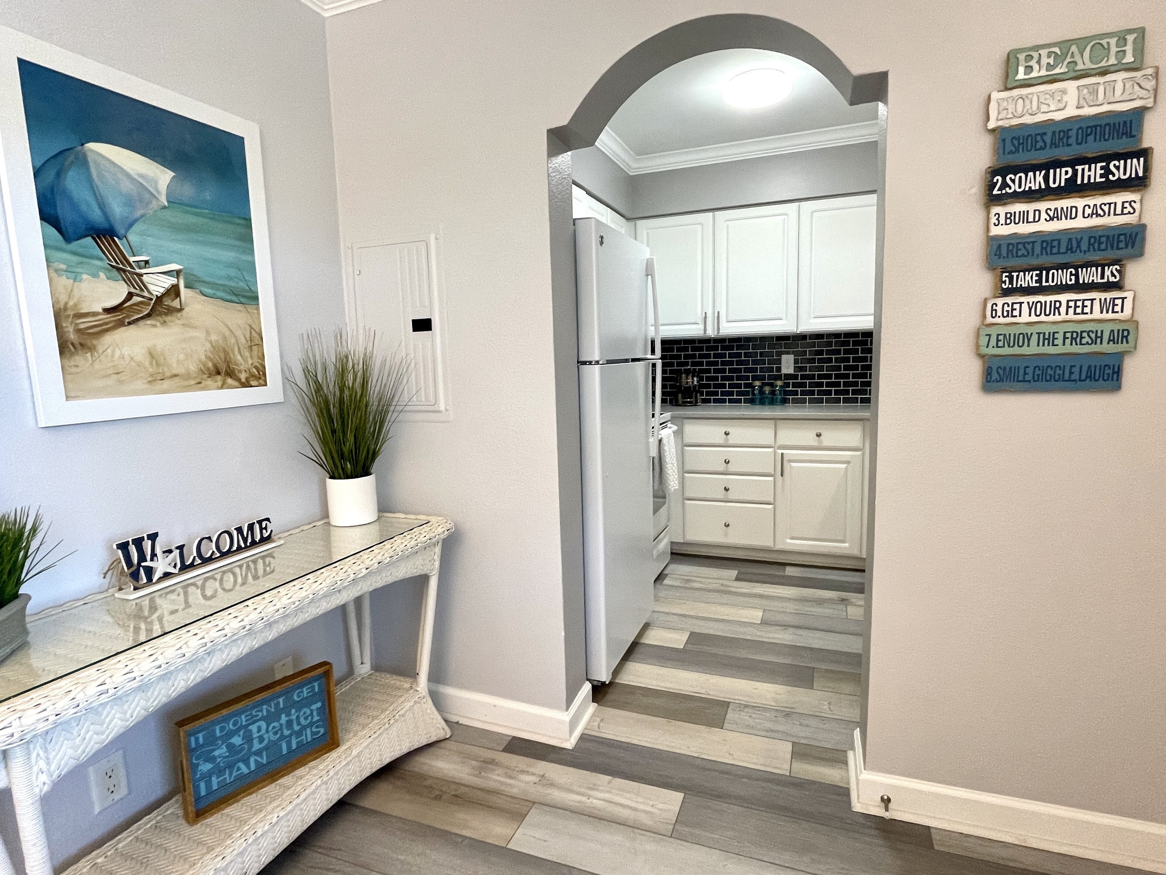 A Bldg. Overlooks Pool, Intra-coastal, Upstairs, Walk to Beach, Newly updated!