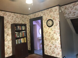 Interior - Beautiful,Victorian Apt ,very close to downtown for travel nurses and temps (Glens Falls)