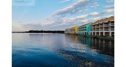 Perdido Bay Townhouse close to beach, pool access, two viewing decks!