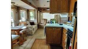 Interior - Riverfront getaway near Mt Rainier with breathtaking 180 degree mountain views (Packwood)