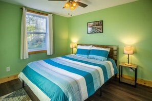 2 slaapkamers, een strijkplank/strijkijzer, reisbedje, gratis wifi