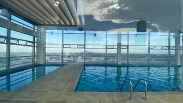 Alberca techada y alberca climatizada