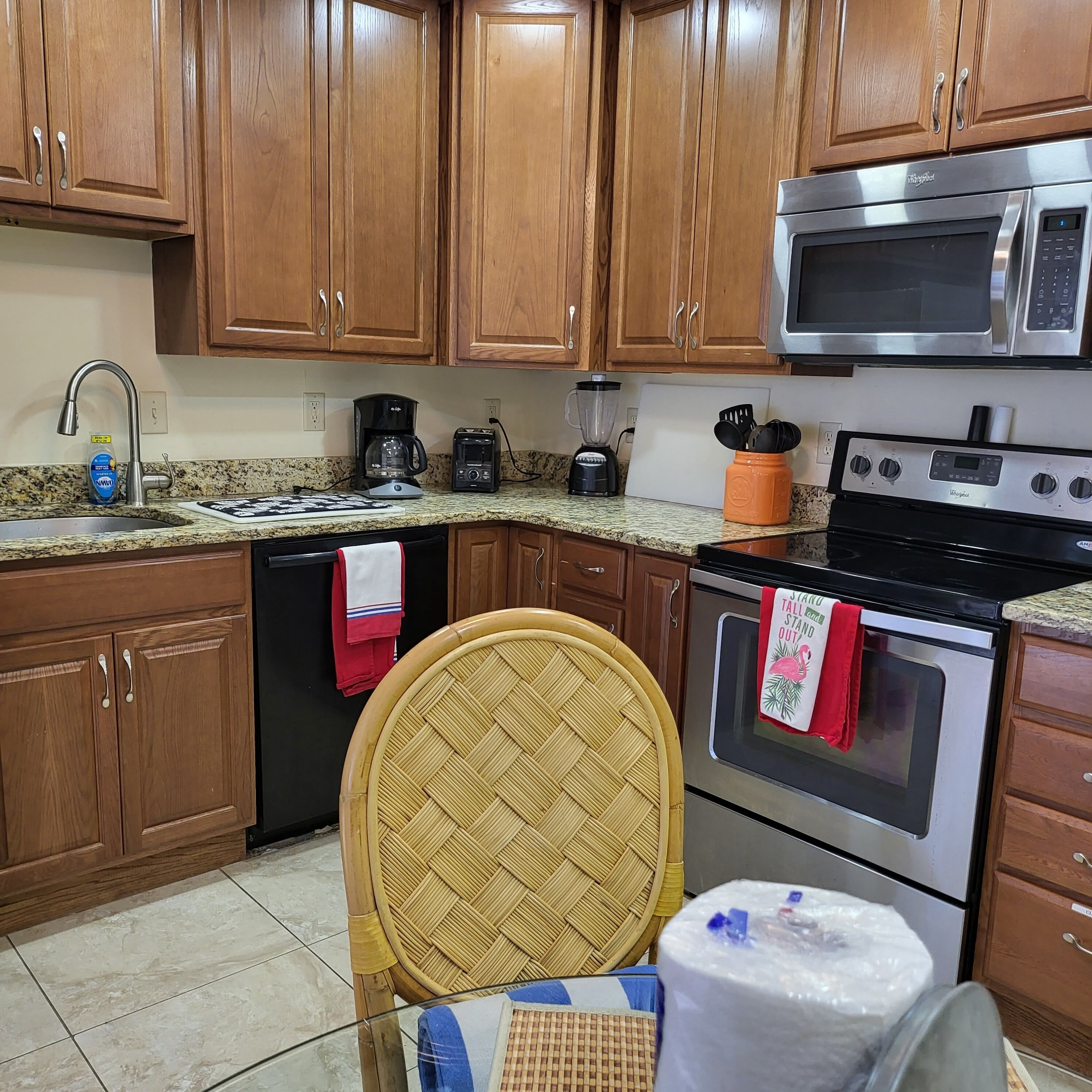 Twin house shared pool 2 King Beds, Pool Canal 5 Minutes To The River