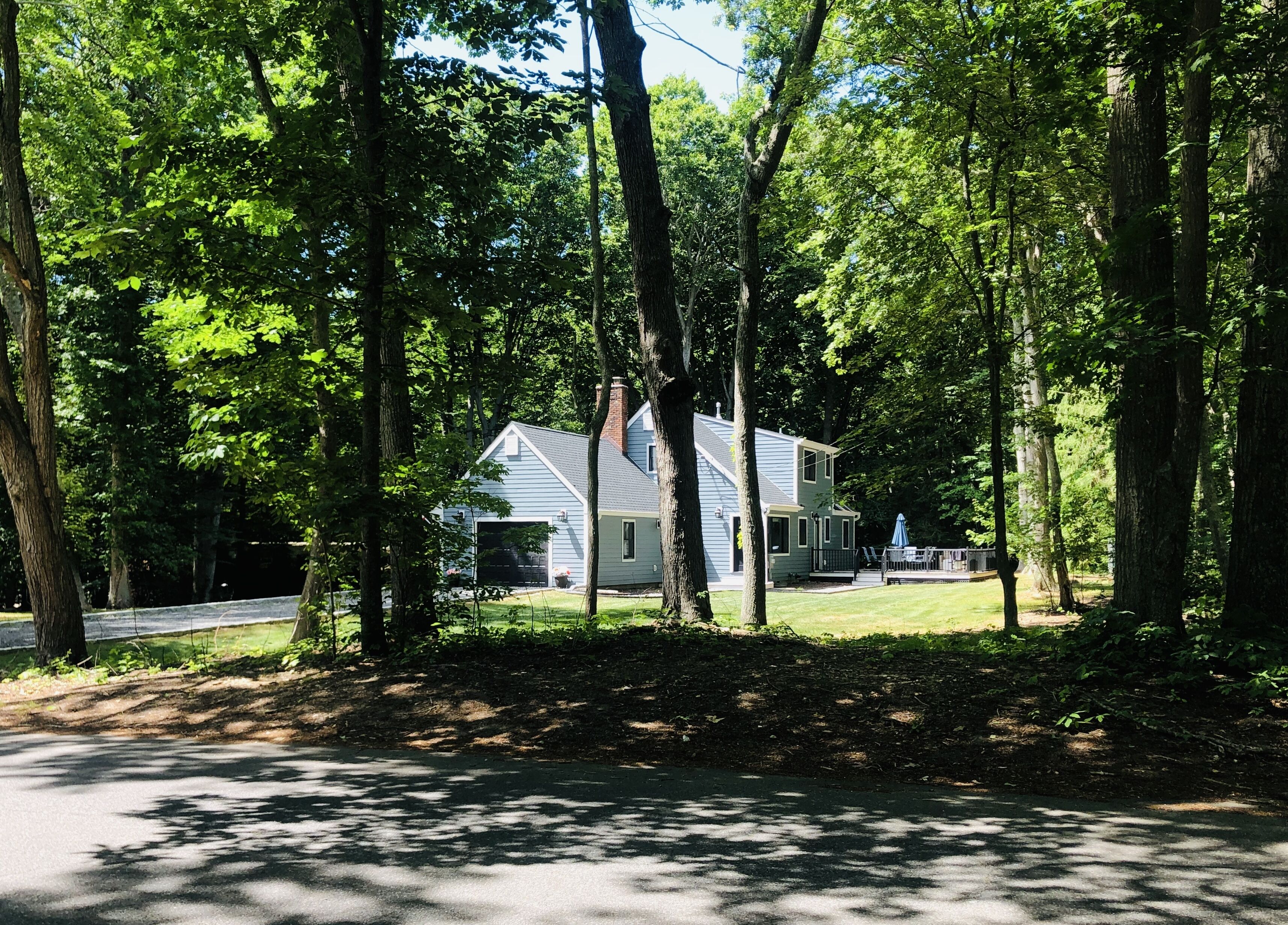 MID-ISLAND RETREAT.  Newly renovated, 5 bedrooms, sleeps 8.