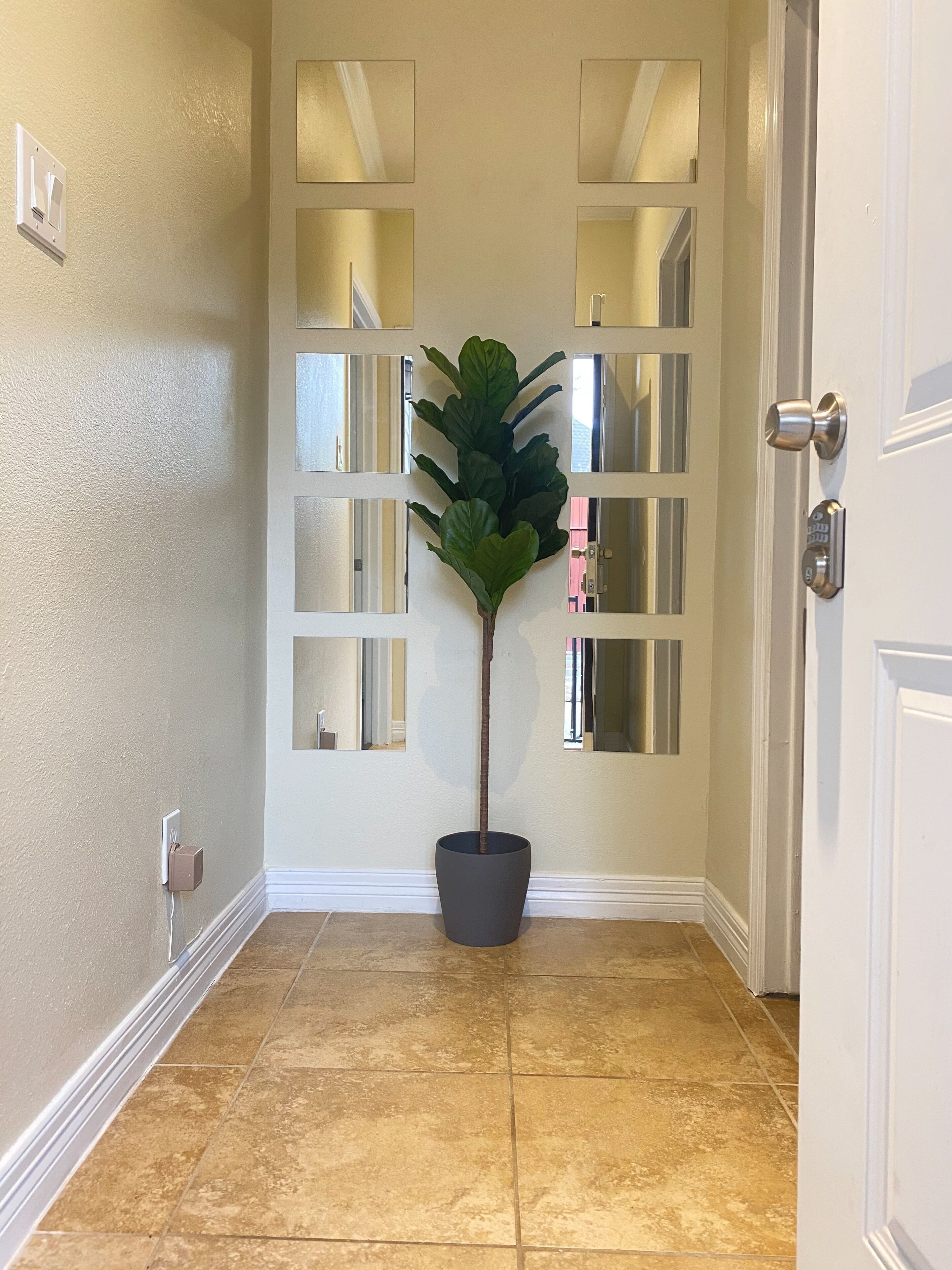 Eclectic Midtown Modern En Suite w/ Garden View: Wanderer's Suite