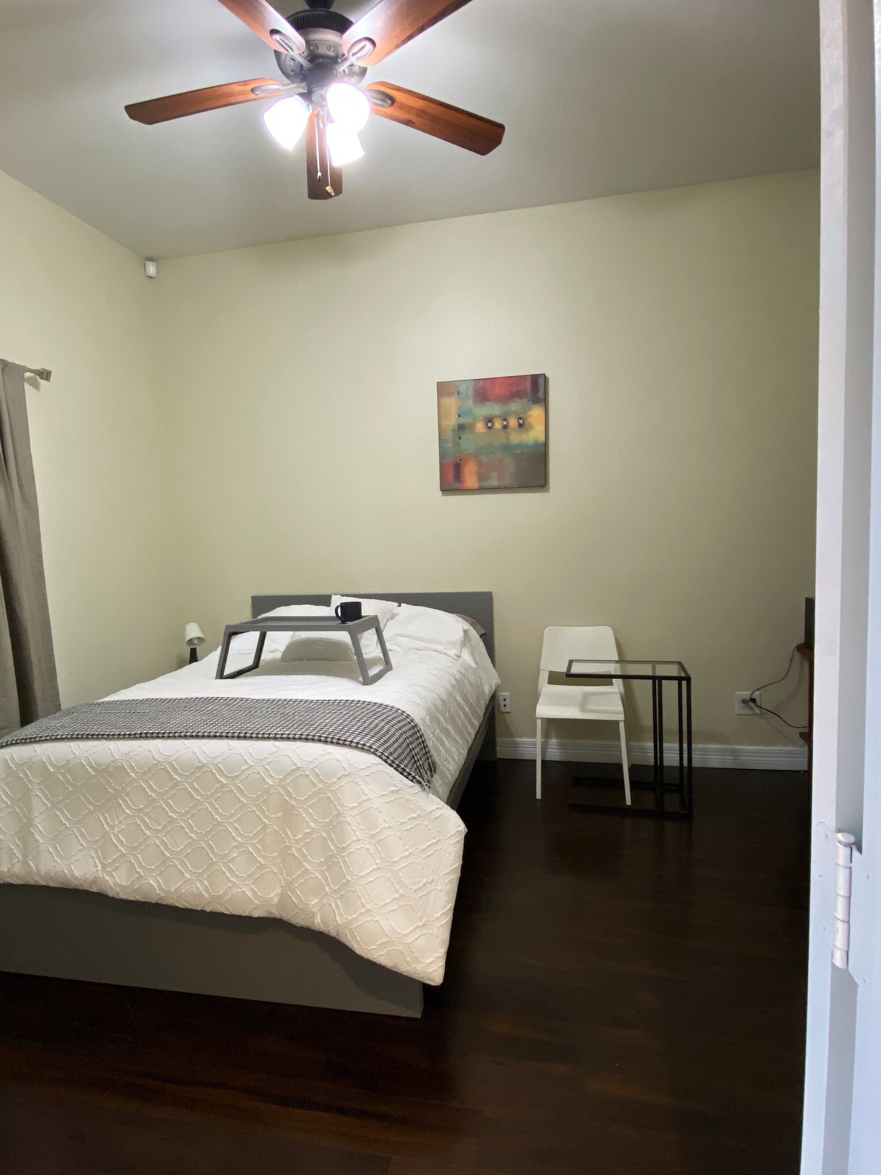 Eclectic Midtown Modern En Suite w/ Garden View: Wanderer's Suite