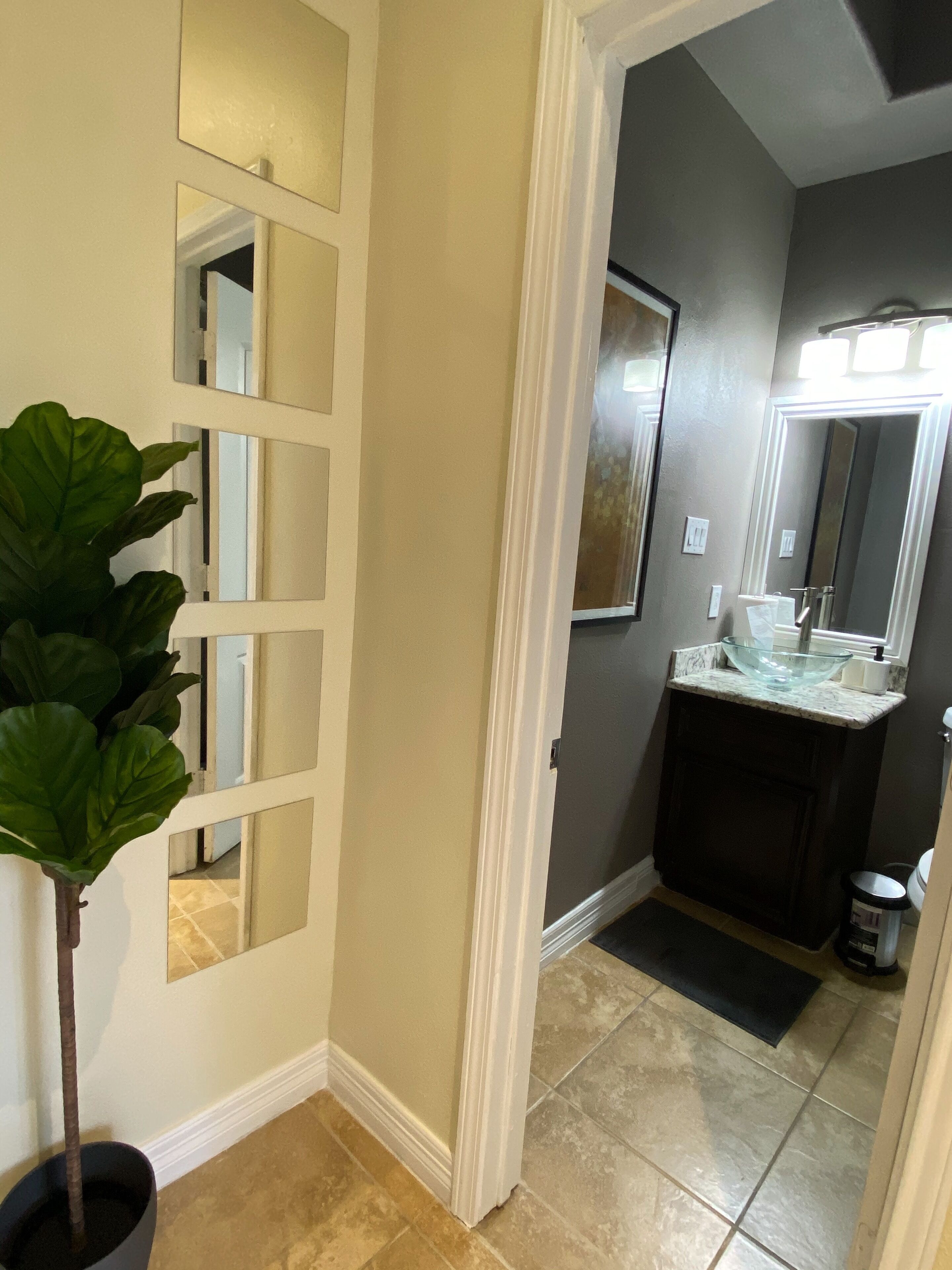 Eclectic Midtown Modern En Suite w/ Garden View: Wanderer's Suite