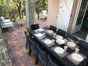 Outdoor dining - Maison de Famille Sous les Pins Avec Piscine (Canet)