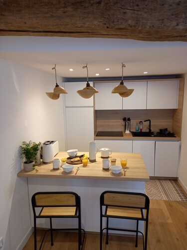 MISS PRUNE'S APARTMENT IN THE HEART OF VANNES