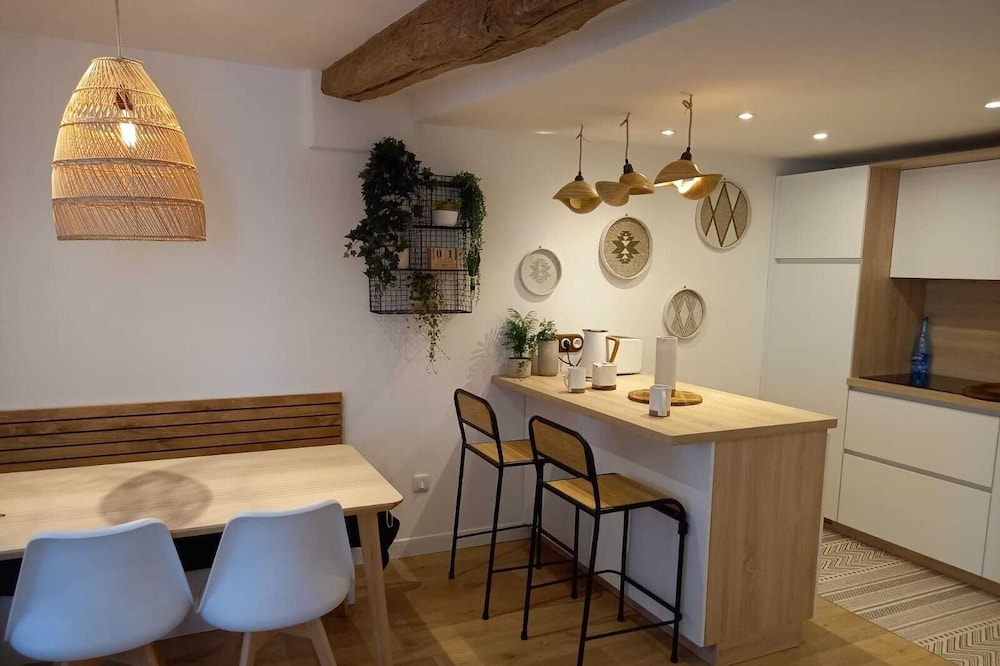 MISS PRUNE'S APARTMENT IN THE HEART OF VANNES