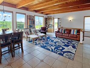 TV - Long Beach - Ocean view home with path to the beach (Long Beach)