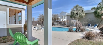 Private Pool, Golf Cart Included, Close to the Beach