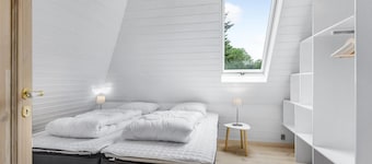 Lovely home in Aabenraa with house sea view