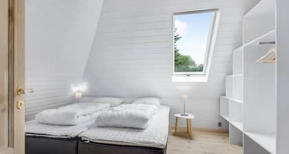 Lovely home in Aabenraa with house sea view