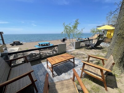 Rustic Beachfront Tiny Cabin Retreat Near Point Pelee