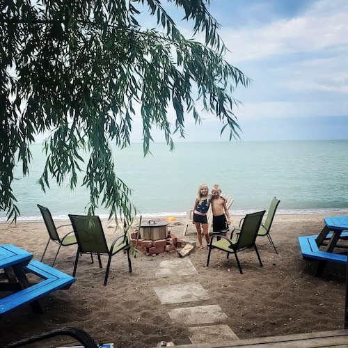 Red Jelly Bean Cabin- On the Beach & Off the Grid