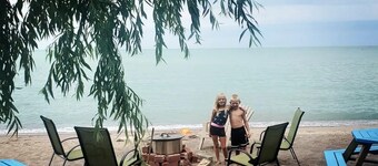 Red Jelly Bean Cabin- On the Beach & Off the Grid