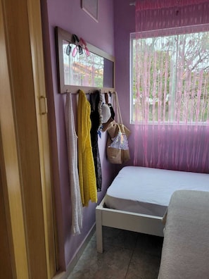 2 bedrooms, iron/ironing board, bed sheets