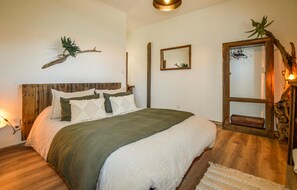 2 bedrooms, travel crib, free WiFi, bed sheets