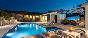 Gorgeous home in Slivno with sauna