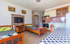 1 bedroom, free WiFi, bed sheets