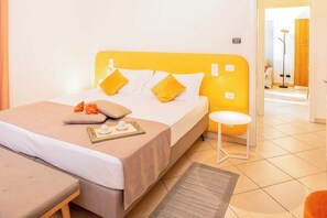 2 Schlafzimmer, Schreibtisch, Bügeleisen/Bügelbrett, Reisekinderbett