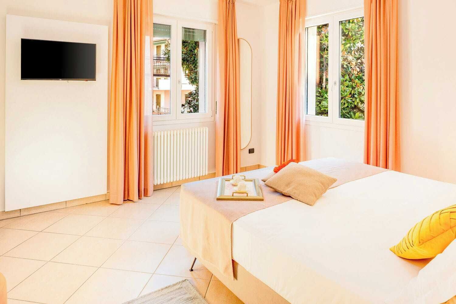 2 bedrooms, desk, iron/ironing board, travel crib