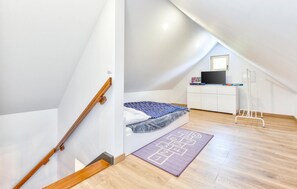 3 bedrooms, in-room safe, travel cot, free WiFi