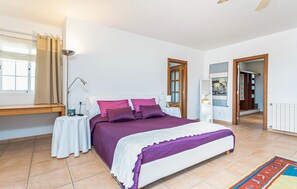 3 bedrooms, travel crib, free WiFi, bed sheets