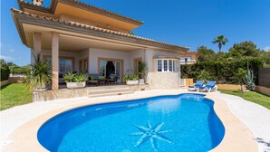 A house with a swimming pool, outdoor seating, and a stone wall. - Awesome home in Cala Bona (Cala Bona)